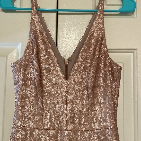 Elegant Pink Sequin Gown in Size XS for Formal Occasions - Picture 3 of 10